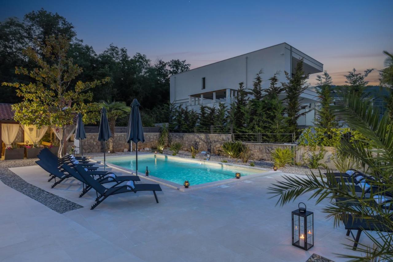 Villa Adriatic, Apartment Chiara With Sea View And Heated Swimming Pool, Free Private Parking, Ičići Eksteriør bilde