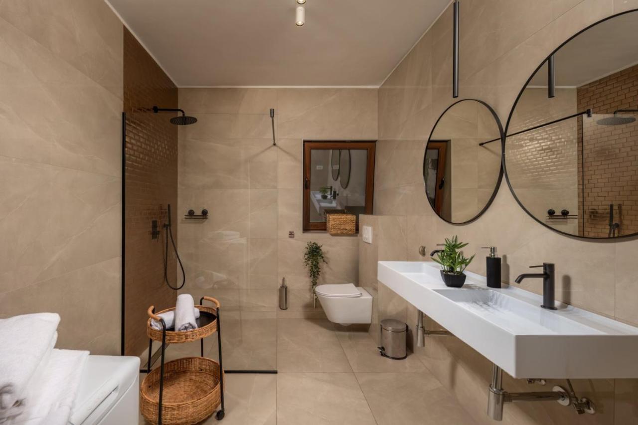 Villa Adriatic, Apartment Chiara With Sea View And Heated Swimming Pool, Free Private Parking, Ičići Eksteriør bilde